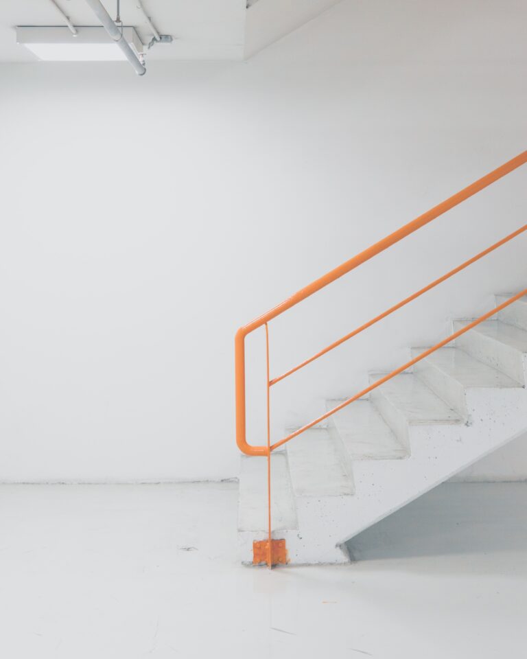 Schluss mit dem Grübeln - Die Herausforderung des ersten Schritts - Deine Sparringspartnerin - Maren Gutzmann - Foto von Panos Teloniatis auf Unsplash