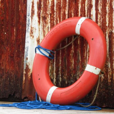 Rettungsring © Foto von James Bruce auf Unsplash Foto von James Bruce auf Unsplash
