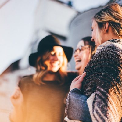 Women © Foto von Priscilla du Preez auf Unsplash Foto von Priscilla du Preez auf Unsplash